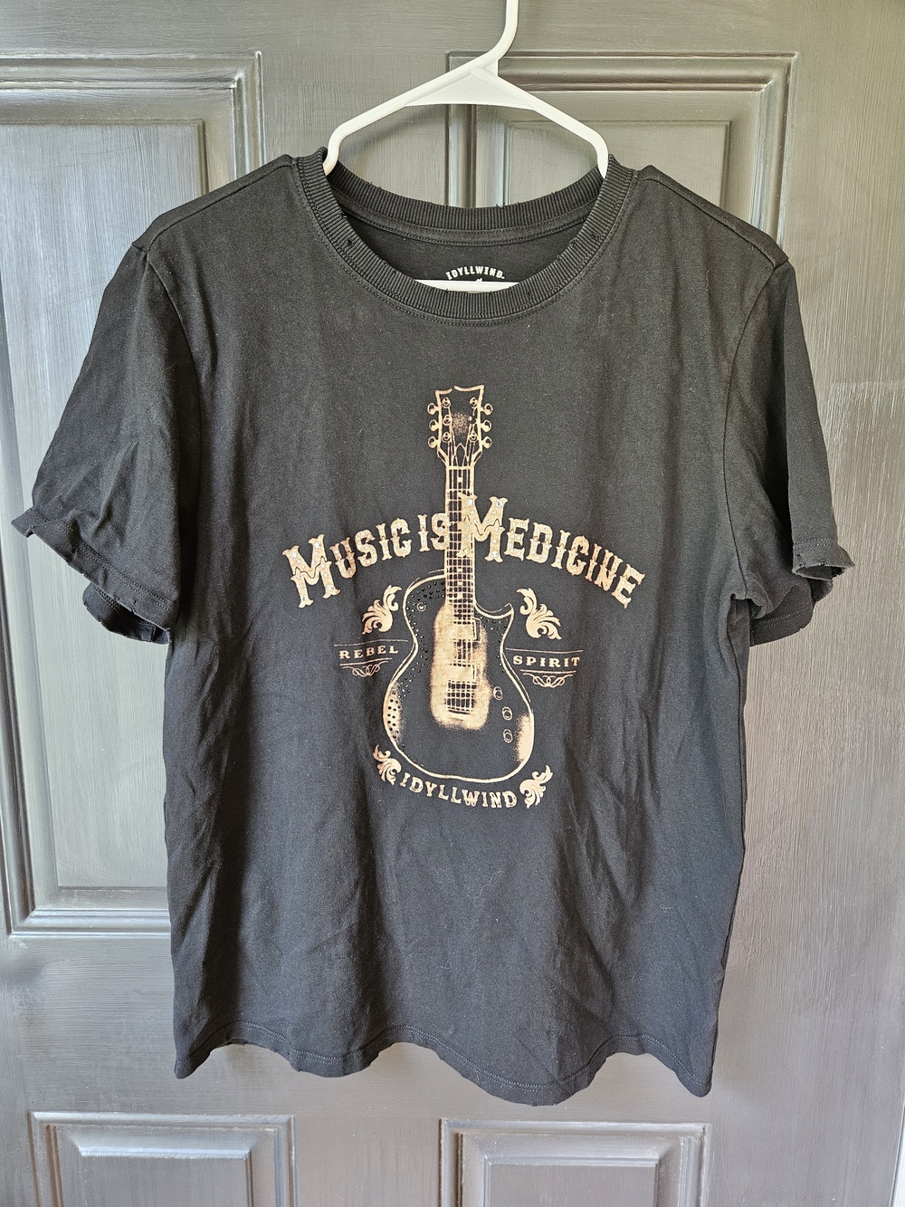 Idyllwind Black Tee with Light Mint Logo